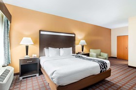 La Quinta Inn & Suites by Wyndham Indianapolis Airport West
