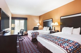 La Quinta Inn & Suites by Wyndham Indianapolis Airport West