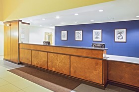 La Quinta Inn & Suites by Wyndham Indianapolis Airport West