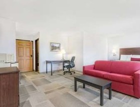 Clarion Pointe Indianapolis Airport
