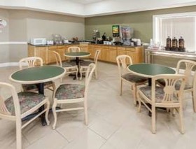 Super 8 by Wyndham Rochester