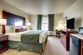 Cobblestone Hotel & Suites