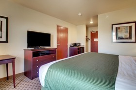 Cobblestone Hotel & Suites