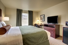 Cobblestone Hotel & Suites