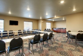 Cobblestone Hotel & Suites