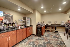 Cobblestone Hotel & Suites
