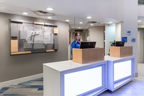 Holiday Inn Express & Suites Scottsburg