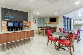 Holiday Inn Express & Suites Scottsburg