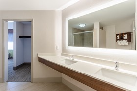 Holiday Inn Express & Suites Scottsburg