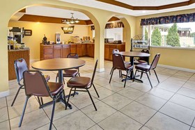 Travelodge by Wyndham Sellersburg / Louisville North