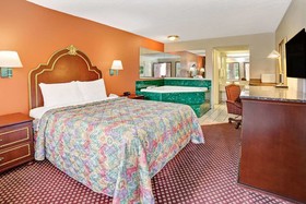 Travelodge by Wyndham Sellersburg / Louisville North