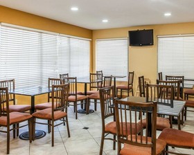 Quality Inn & Suites Shelbyville I-74