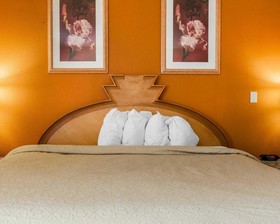 Quality Inn & Suites Shelbyville I-74