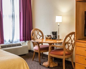Quality Inn & Suites Shelbyville I-74