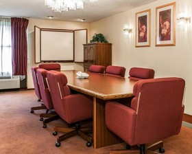 Quality Inn & Suites Shelbyville I-74