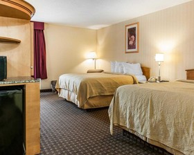 Quality Inn & Suites Shelbyville I-74