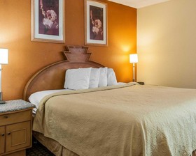 Quality Inn & Suites Shelbyville I-74
