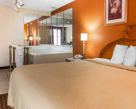 Quality Inn & Suites Shelbyville I-74