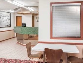 Super 8 by Wyndham Shipshewana
