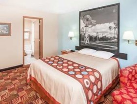Super 8 by Wyndham Shipshewana