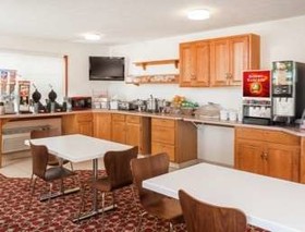Super 8 by Wyndham Shipshewana
