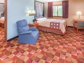 Super 8 by Wyndham Shipshewana