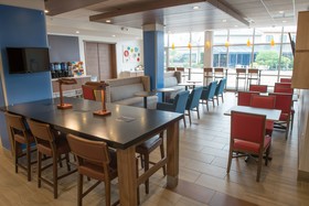 Holiday Inn Express & Suites Mishawaka - South Bend