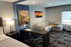 La Quinta Inn & Suites by Wyndham South Bend near Notre Dame
