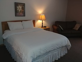 Brook Pointe Inn