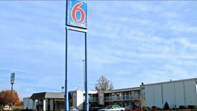 Econo Lodge Inn & Suites