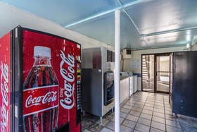 Econo Lodge Inn & Suites