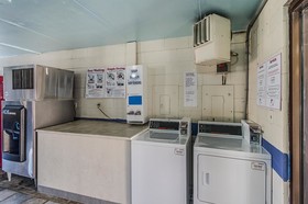 Econo Lodge Inn & Suites