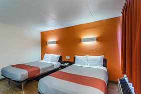 Econo Lodge Inn & Suites