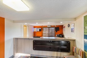 Econo Lodge Inn & Suites