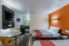 Econo Lodge Inn & Suites