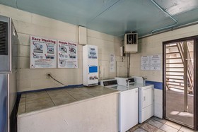 Econo Lodge Inn & Suites