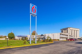 Econo Lodge Inn & Suites
