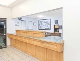 Super 8 by Wyndham Terre Haute