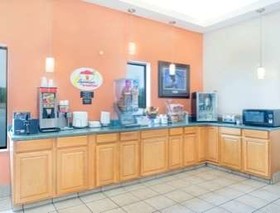 Super 8 by Wyndham Terre Haute