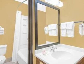 Super 8 by Wyndham Terre Haute