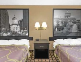 Super 8 by Wyndham Terre Haute