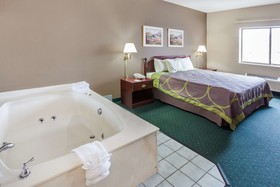 Super 8 by Wyndham Valparaiso