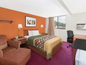Super 8 by Wyndham Algona