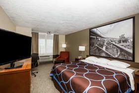 Super 8 by Wyndham Altoona