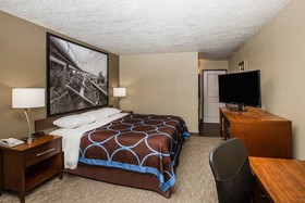 Super 8 by Wyndham Altoona