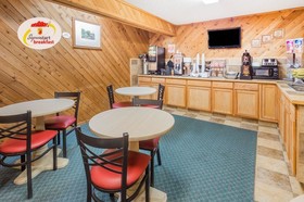 Super 8 by Wyndham Anamosa IA