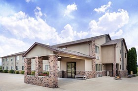 Super 8 by Wyndham Anamosa IA