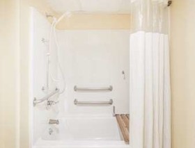 Super 8 by Wyndham Anamosa IA