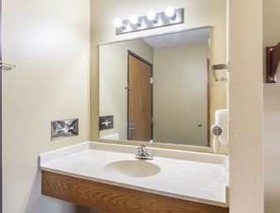 Super 8 by Wyndham Anamosa IA