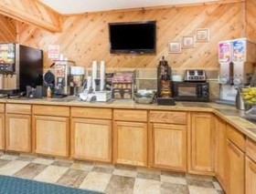 Super 8 by Wyndham Anamosa IA